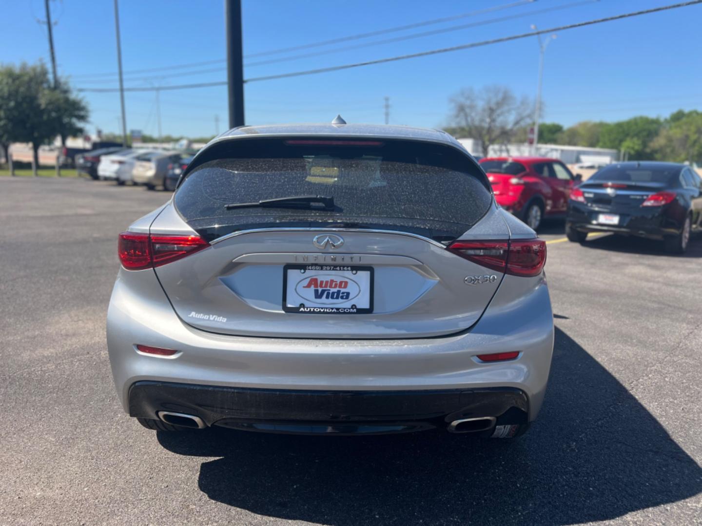 2017 SILVER Infiniti QX30 Base (SJKCH5CP1HA) with an 2.0L L4 DOHC 16V engine, 7A transmission, located at 420 I-35E, Lancaster, TX, 75146, (469) 297-4144, 32.593929, -96.823685 - Photo#8